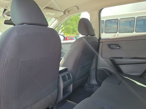 Used 2023 Nissan Rogue S AWD/4WD image 17