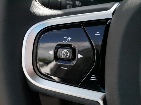 Used 2025 Volvo XC60 B5 Plus AWD/4WD image 25
