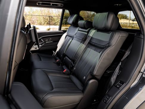 Used 2025 Land Rover Range Rover Long Wheelbase Autobiography image 32