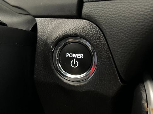Used 2025 Toyota RAV4 XLE AWD/4WD image 21