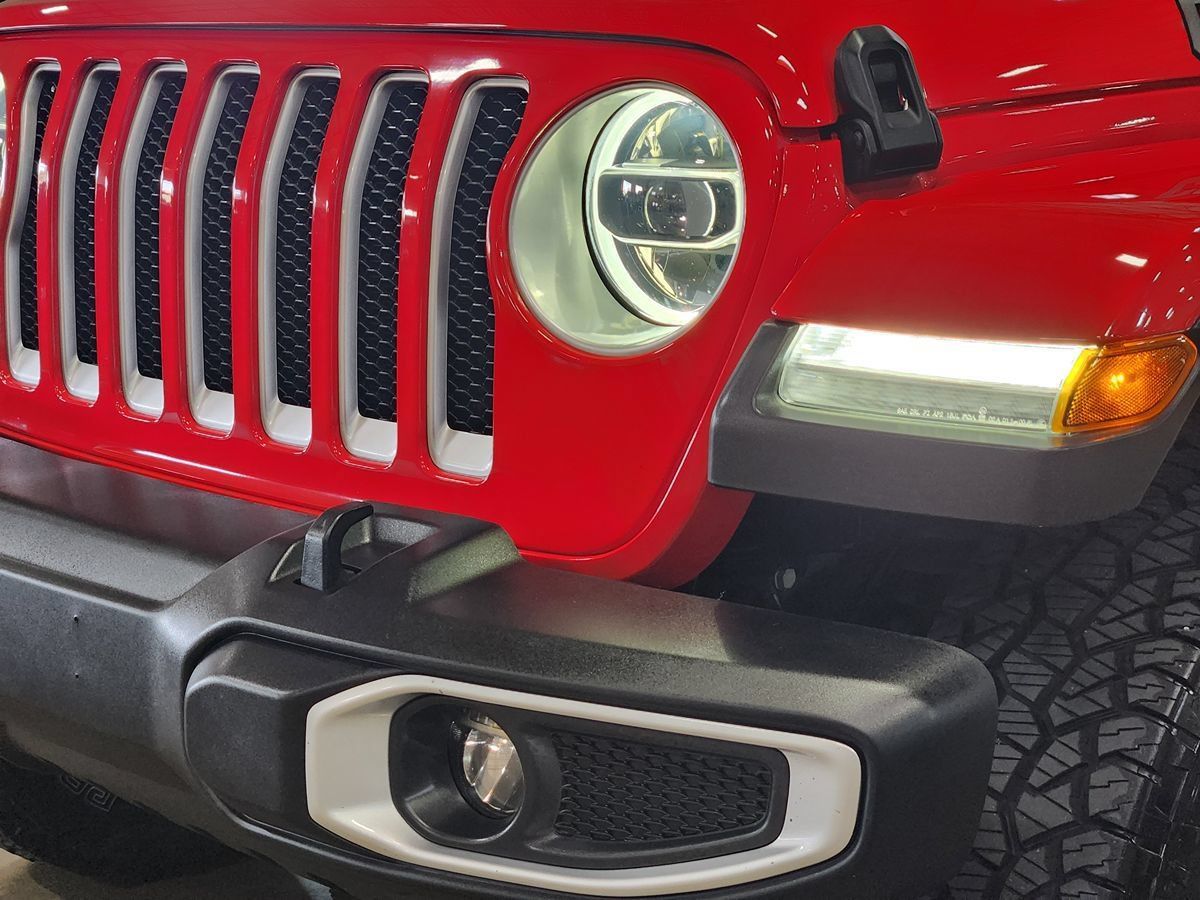 Used 2018 Jeep Wrangler Unlimited Sahara w/ Cold Weather Group AWD/4WD image 14