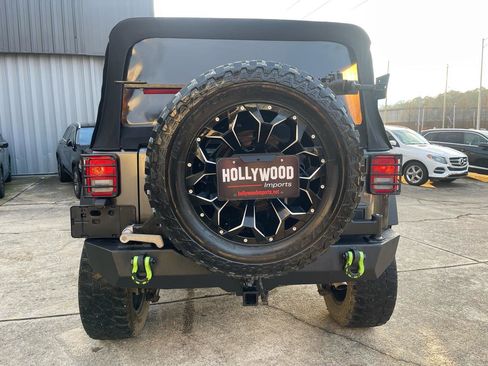Used 2017 Jeep Wrangler Unlimited Sport w/ Quick Order Package 23S AWD/4WD image 5