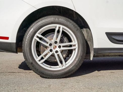 Used 2024 Porsche Macan image 10