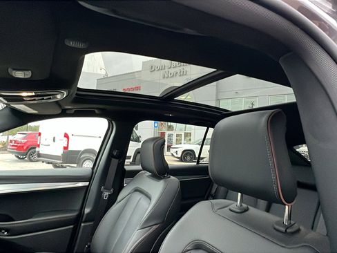 Used 2024 Jeep Wagoneer Launch Edition image 17