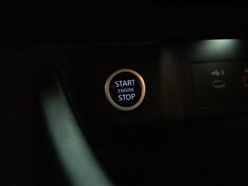 Used 2022 Nissan Rogue SV image 21