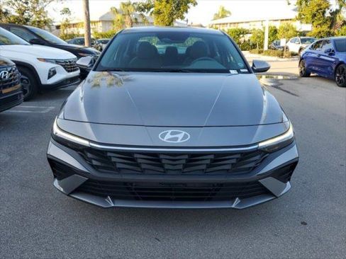 New 2024 Hyundai Elantra Blue image 2