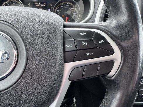 Used 2018 Jeep Cherokee Latitude Plus w/ Comfort/Convenience Group image 13