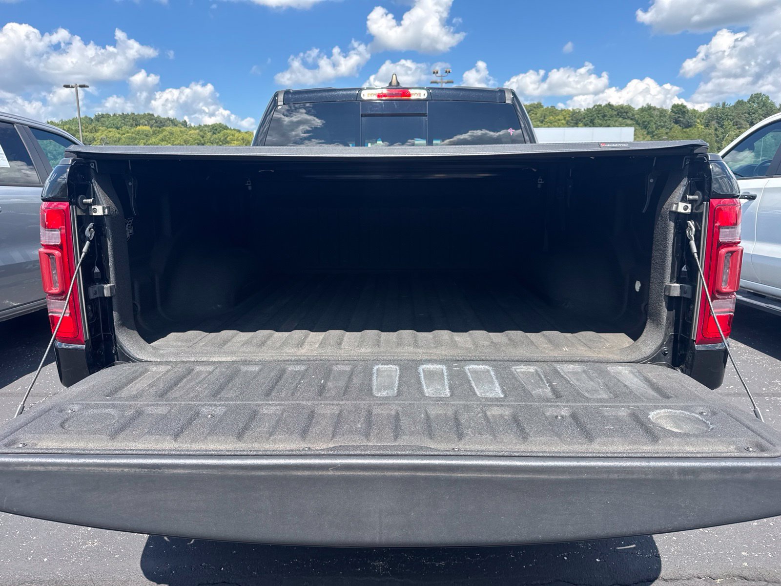 Used 2023 RAM 1500 Laramie AWD/4WD image 17