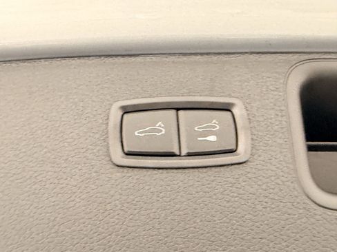 Used 2025 Porsche Macan image 35