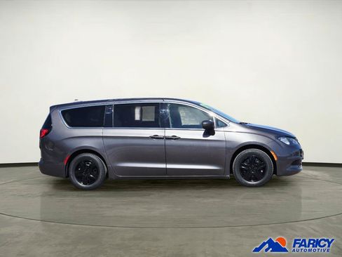 Used 2019 Chrysler Pacifica L FWD image 5