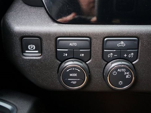 Used 2025 Chevrolet Silverado 1500 LT image 22