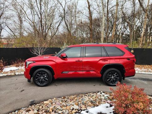 Used 2024 Toyota Sequoia Platinum image 2