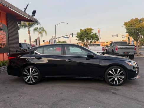 Used 2021 Nissan Altima 2.5 SR image 17