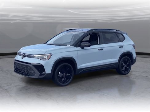 New 2026 Volkswagen Taos SE image 1