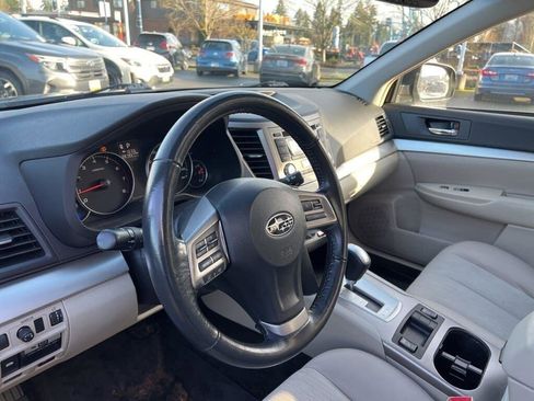 Used 2013 Subaru Outback 2.5i Premium image 7
