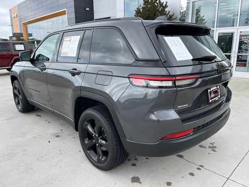 Used 2025 Jeep Grand Cherokee Altitude AWD/4WD image 18