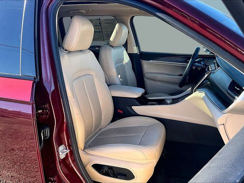 Used 2022 Jeep Grand Cherokee Limited w/ Luxury Tech Group II image 7