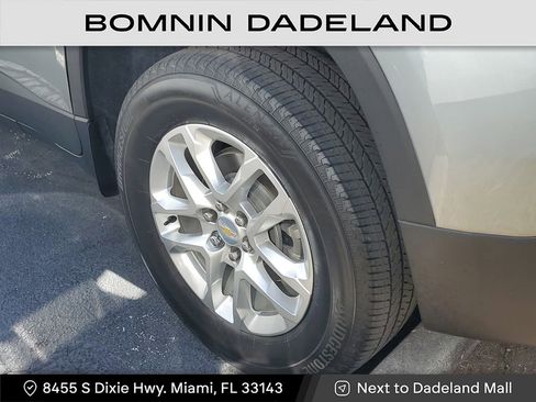 Used 2023 Chevrolet Traverse LS image 12