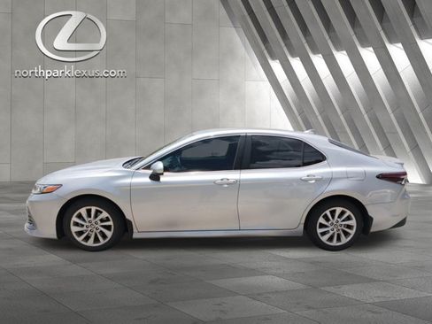 Used 2022 Toyota Camry LE FWD image 1
