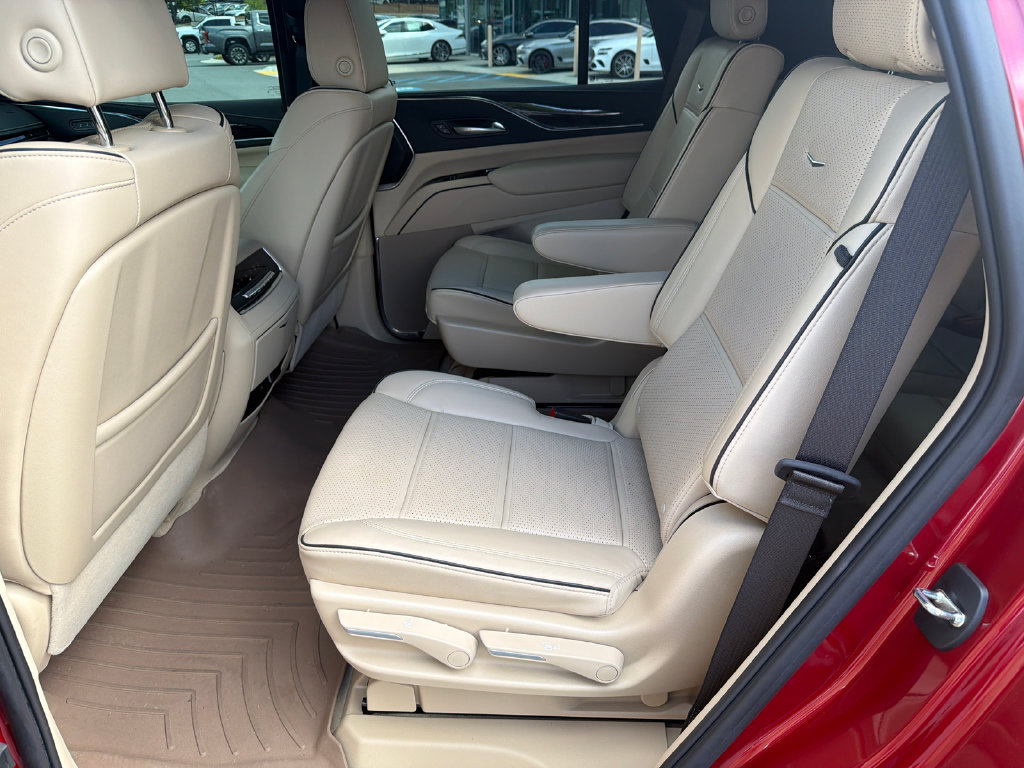 Used 2024 Cadillac Escalade Premium Luxury w/ Performance Package AWD/4WD image 21