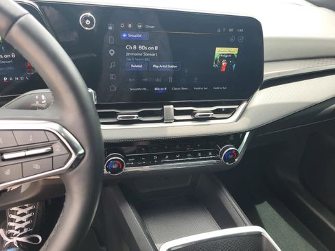 Used 2025 Chevrolet Equinox LT w/ Convenience Package II FWD image 20