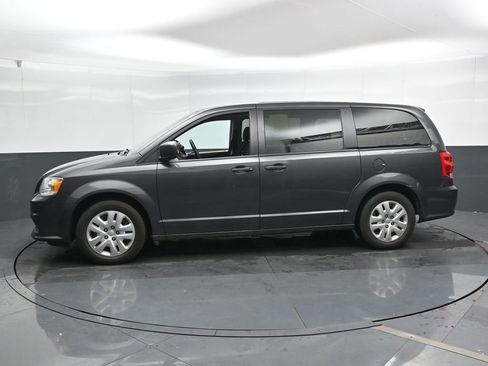 Used 2020 Dodge Grand Caravan SE w/ UConnect Hands-Free Group image 8