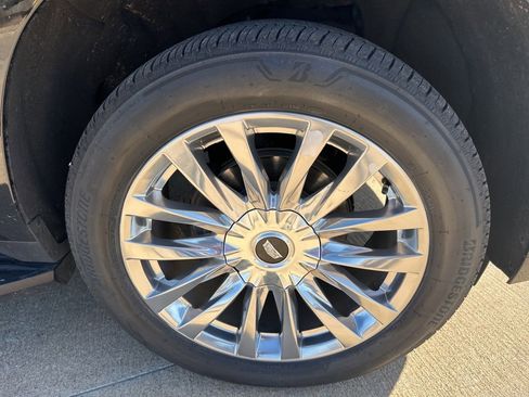 Used 2023 Cadillac Escalade ESV Premium Luxury image 12