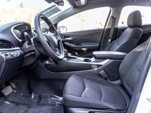 Used 2018 Chevrolet Volt LT FWD image 17