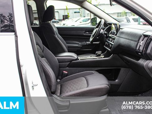 Used 2024 Nissan Pathfinder SV FWD image 23