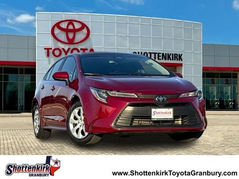 Used 2024 Toyota Corolla LE FWD image 1