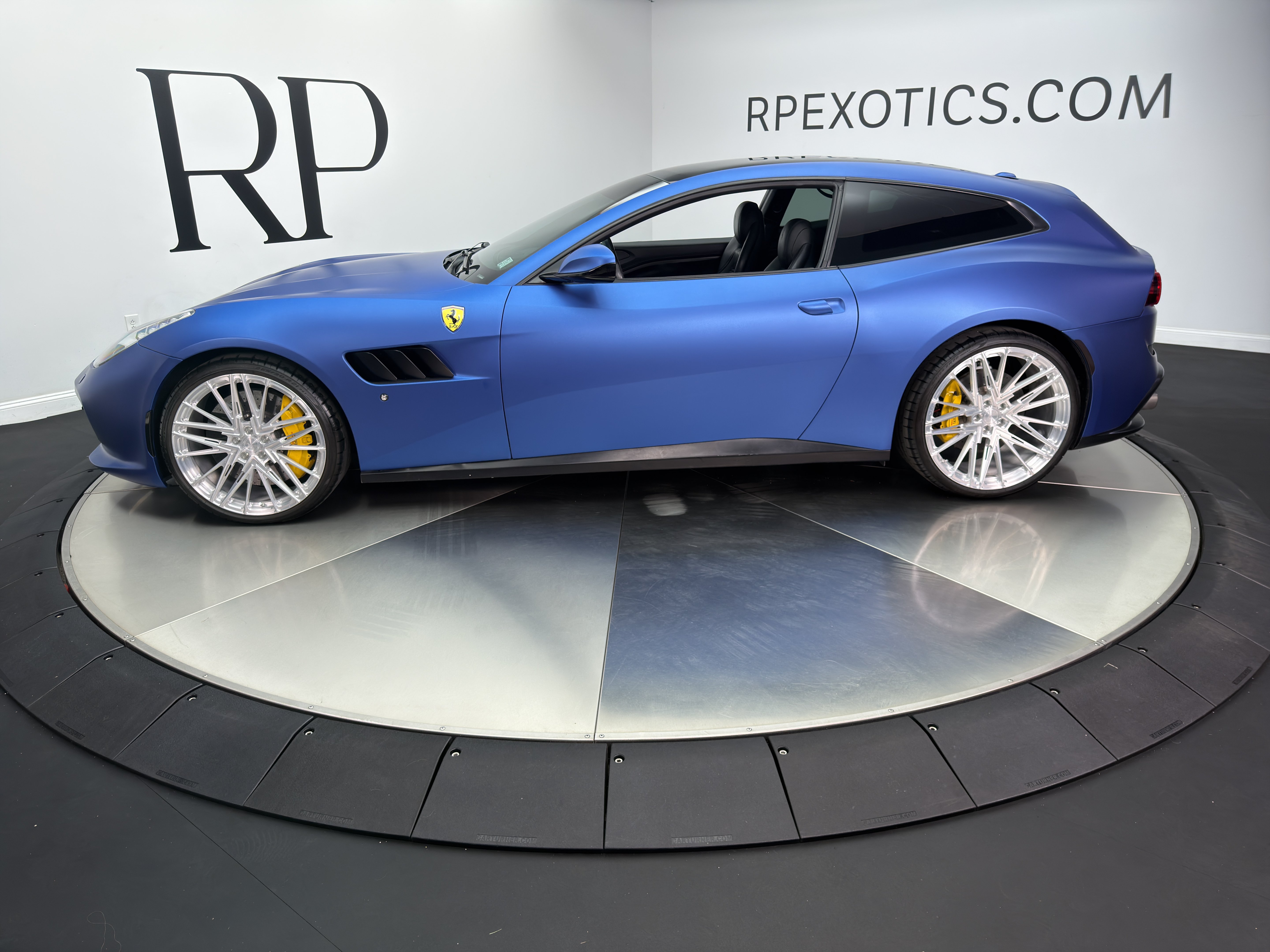Used 2017 Ferrari GTC4Lusso AWD/4WD image 3
