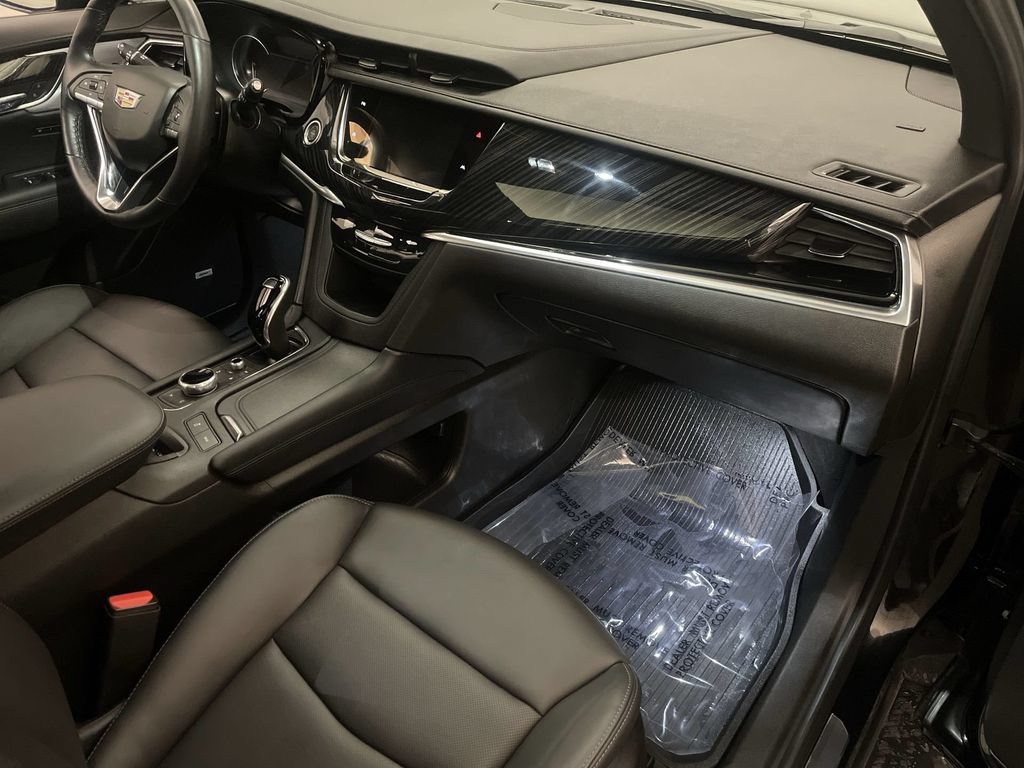 Used 2024 Cadillac XT6 Premium Luxury w/ LPO, Floor Liner Package FWD image 24