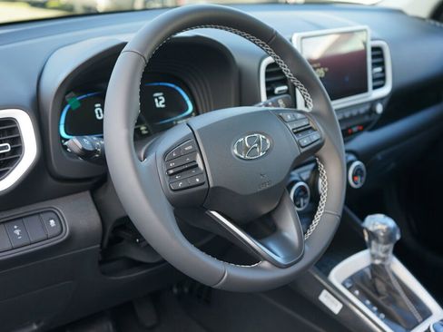 New 2025 Hyundai Venue Limited image 8