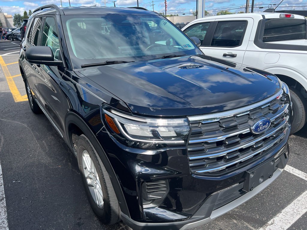 Used 2025 Ford Explorer Active AWD/4WD image 4
