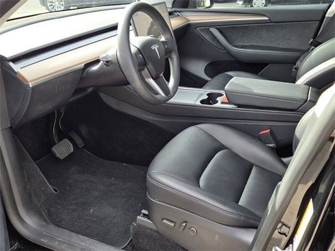 Used 2025 Tesla Model Y Long Range image 4