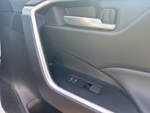 Used 2025 Toyota RAV4 XLE image 18