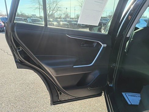 Used 2022 Toyota RAV4 LE image 12