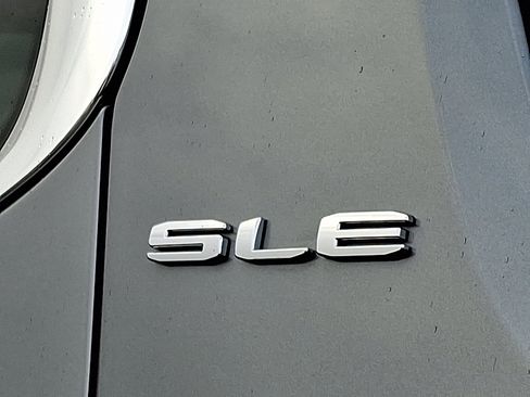 Certified 2023 GMC Acadia SLE w/ Driver Convenience Package image 31