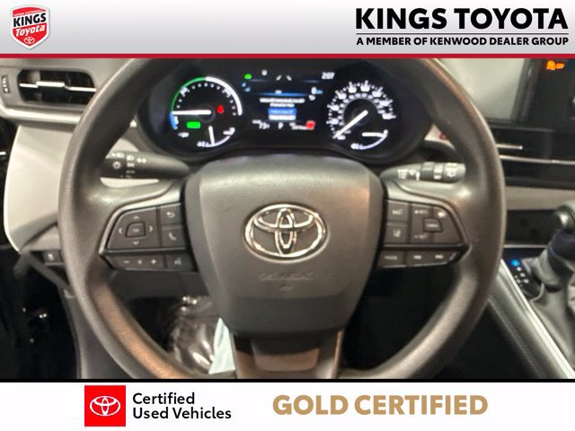 Certified 2025 Toyota Sienna LE FWD image 29