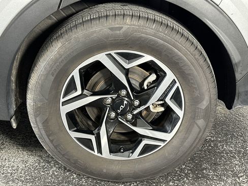 Used 2024 Kia Sportage LX image 14