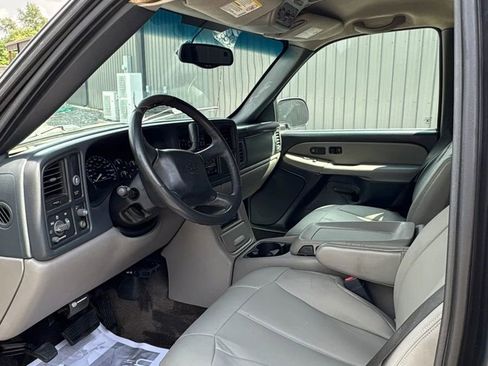 Used 2002 Chevrolet Suburban LT RWD image 9