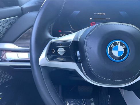 Used 2023 BMW i7 xDrive60 AWD/4WD image 23