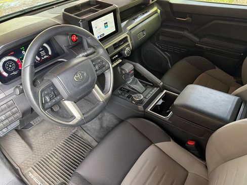 Used 2025 Toyota Tacoma TRD Off-Road AWD/4WD image 11