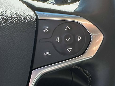 Used 2023 Chevrolet Traverse LT image 21