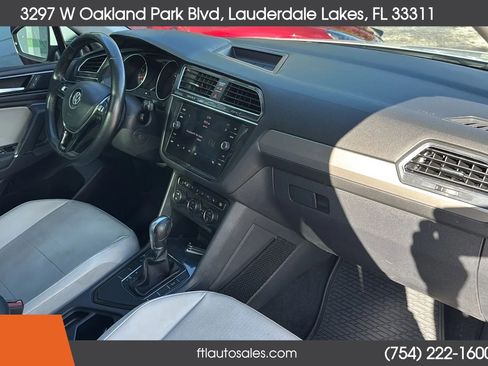 Used 2018 Volkswagen Tiguan SE w/ Panoramic Sunroof Package FWD image 45