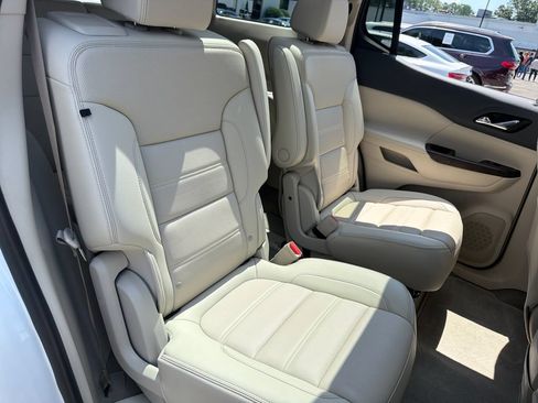 Used 2021 GMC Acadia Denali w/ Denali Technology Package FWD image 33