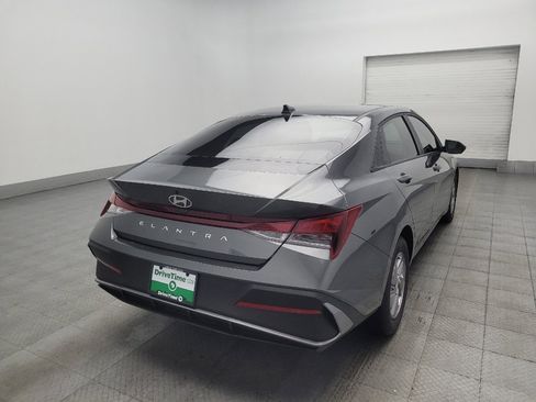 Used 2025 Hyundai Elantra SE FWD image 9