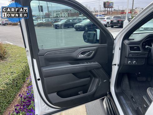 Used 2022 GMC Yukon SLT w/ SLT Premium Package image 14