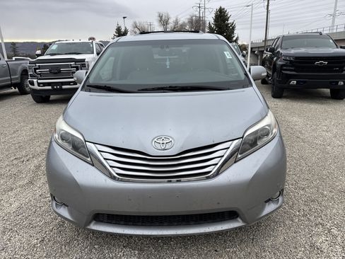 Used 2015 Toyota Sienna Limited Premium image 2
