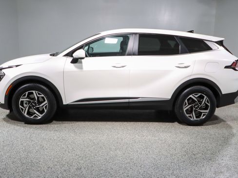 Used 2024 Kia Sportage LX image 7